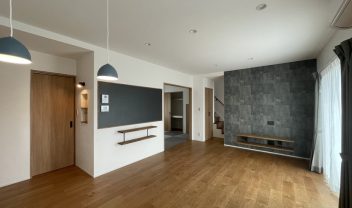 グレートーンでまとめたリビング