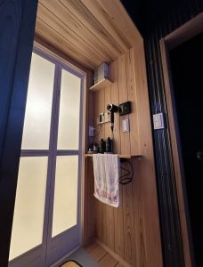 リモコン収納棚