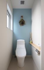 アクセントクロスの映えるトイレ空間