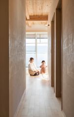 自然光が暖かい多目的な2階ホール