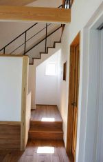 光が射し込むスキップフロア