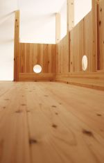 小屋裏からの通り道