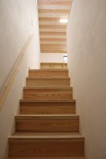 2階ライブラリーへ繋がる階段