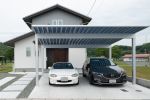 愛車が並ぶカーポート