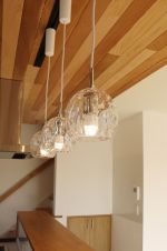 キッチンを彩る明かり