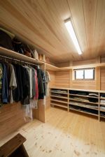 防虫効果のある無垢材の収納