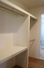 洗面室から繋がるファミリークローゼット