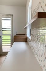 背面カウンターのモザイクタイル