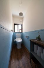 家族でペイントしたトイレ腰壁