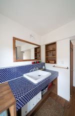 タイルで仕上げたオリジナル洗面台