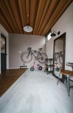 家族の髪をカットできる広い土間空間