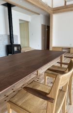 無垢の木の優しさが伝わる美しい家具