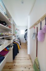 使い勝手の良い大容量のウォーキングクローゼット