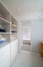 室内干しの出来る広く明るい洗面室