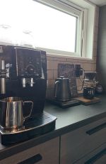 お気に入りのコーヒーグッズが並ぶカウンター