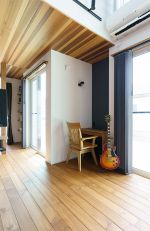 リビング一角にパソコン作業を行うスペース