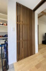 和の雰囲気をもたらす間仕切りの格子