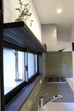 季節の彩を添える飾り棚