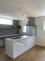 グレーのクロスがアクセントのキッチン